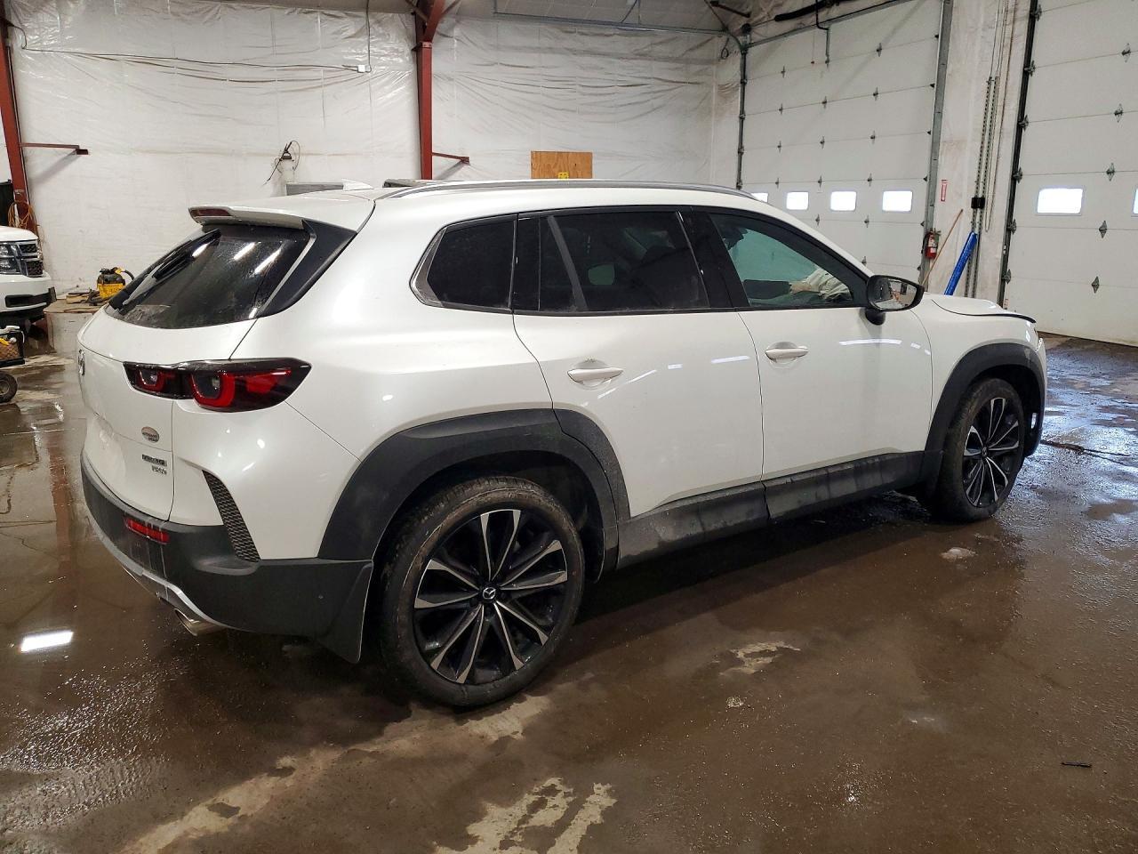 2025 Mazda Cx-50 Premium - Image 3