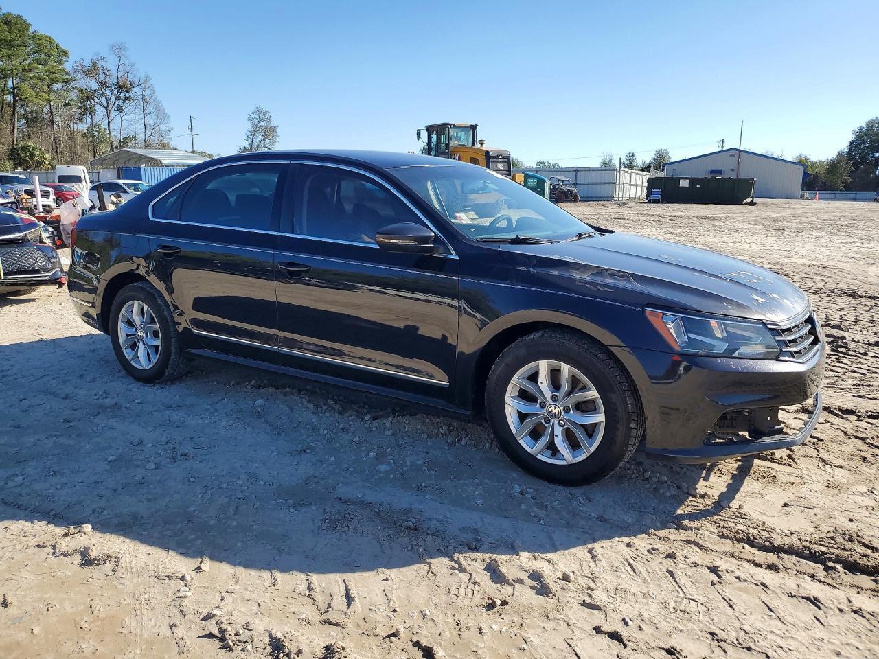 2017 Volkswagen Passat S - Фото 4