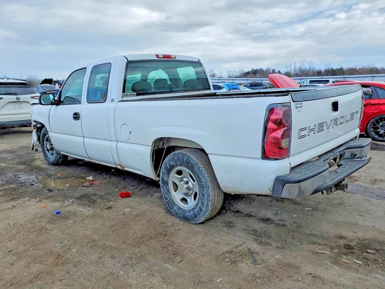 2004 Chevrolet Silverado C1500 - Image 2