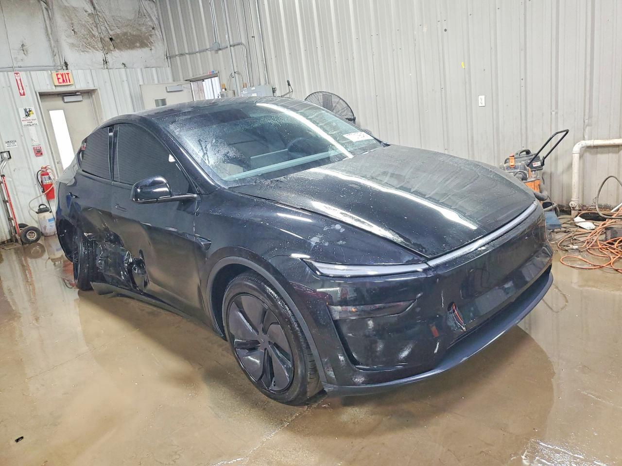 2026 Tesla Model Y - Фото 4