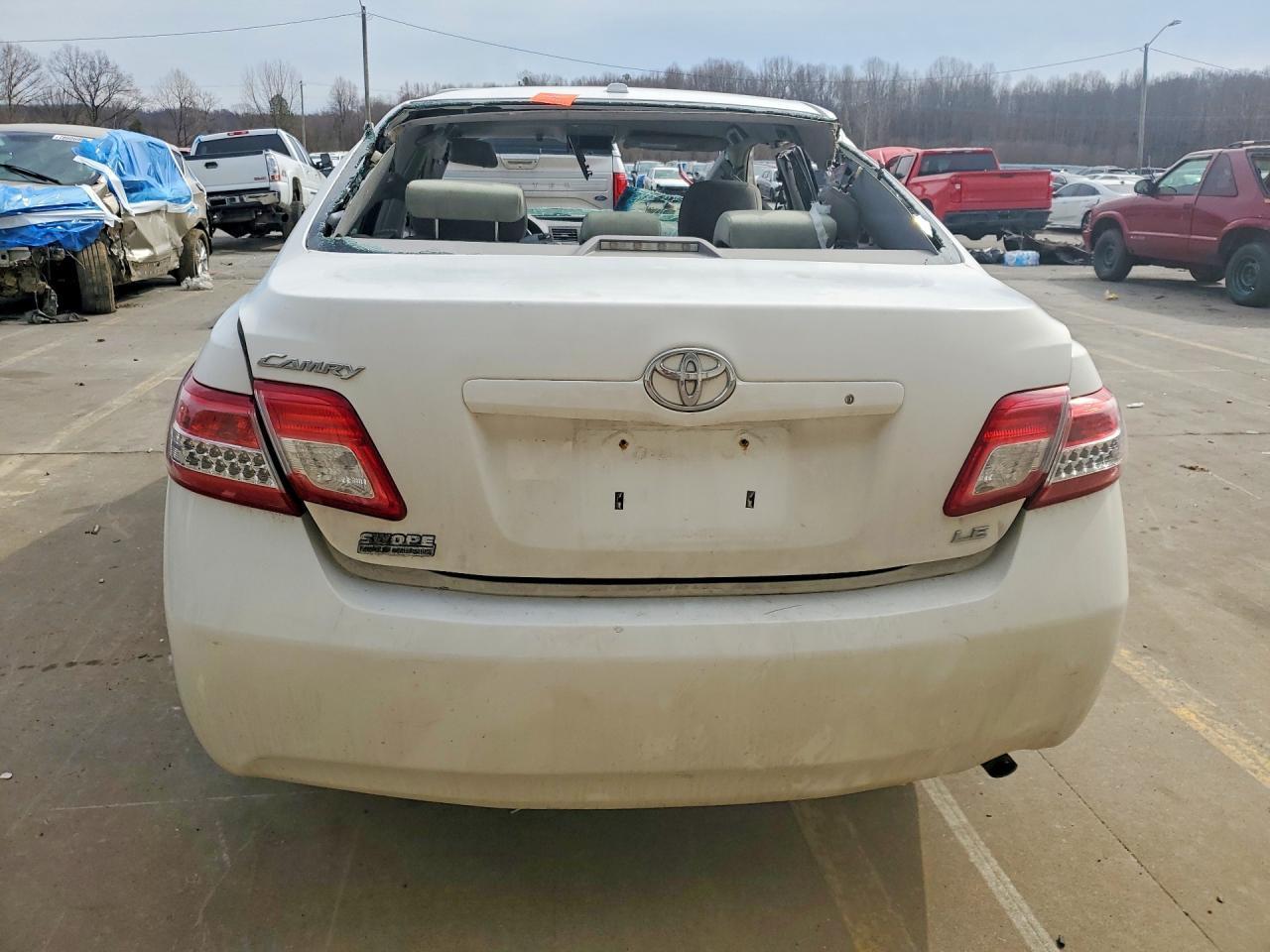 2010 Toyota Camry Le - Image 6