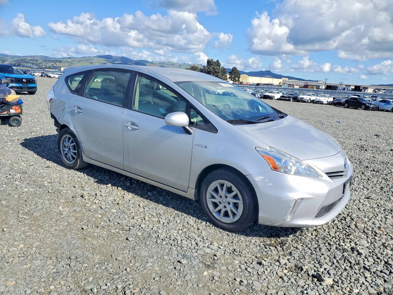 2014 Toyota Prius V - Image 4