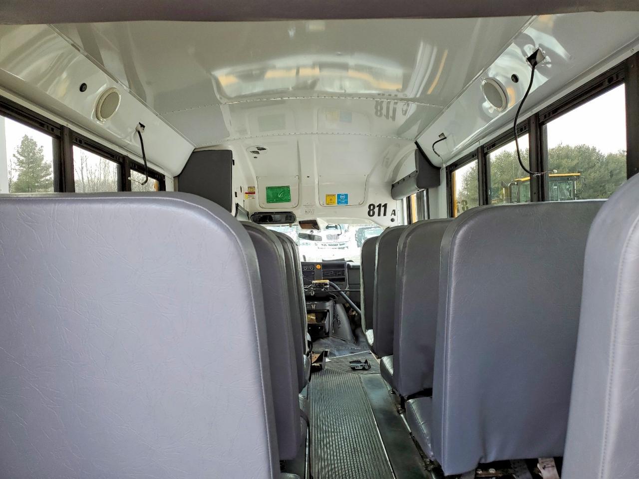 2015 Chevrolet Express School Bus - Фото 6