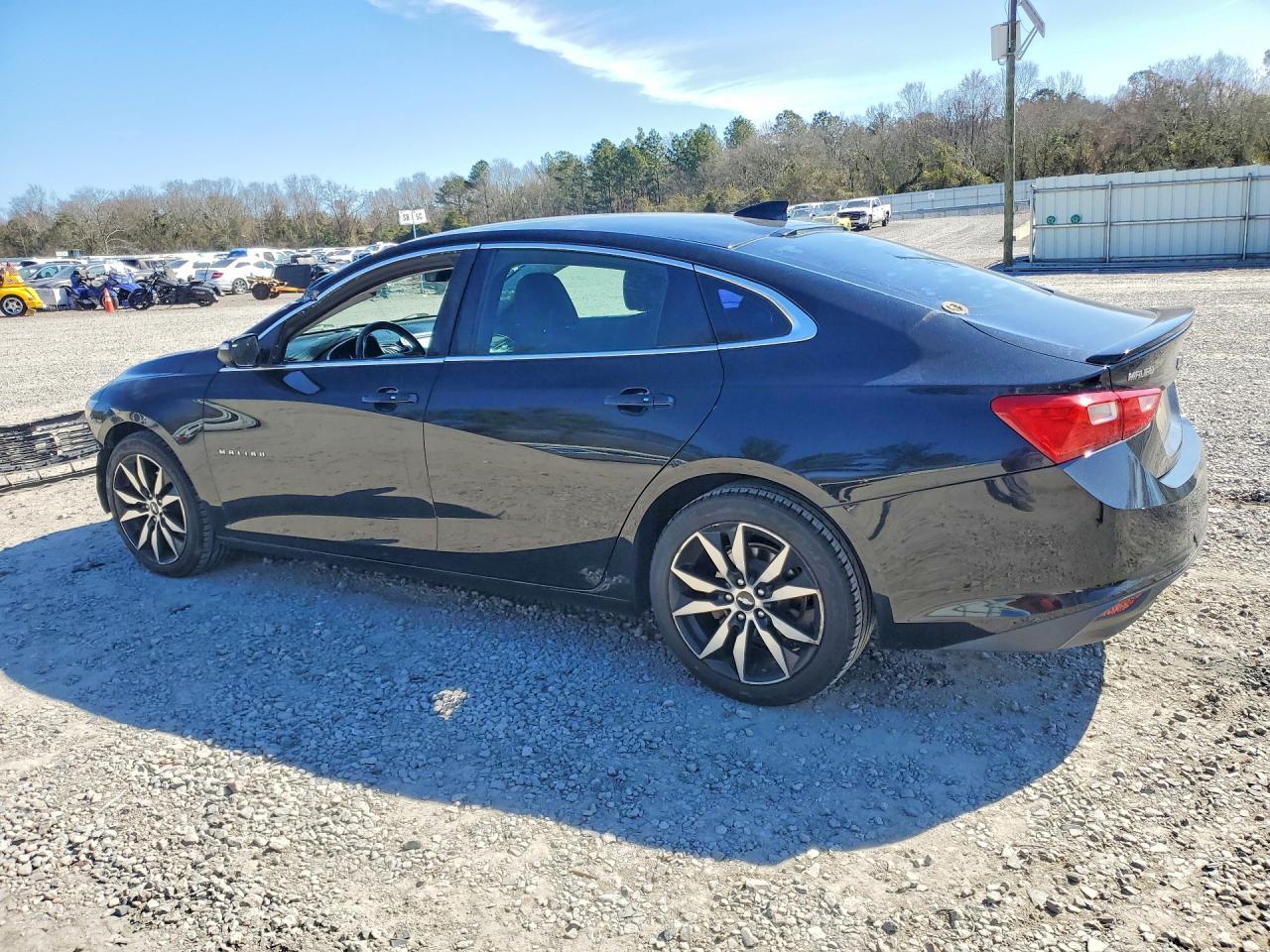 2018 Chevrolet Malibu Lt - Image 2