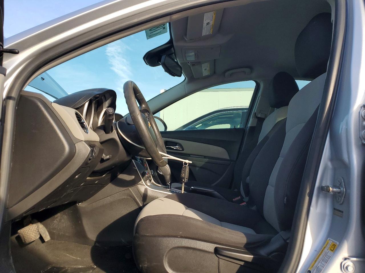 2013 Chevrolet Cruze Ls - Image 7