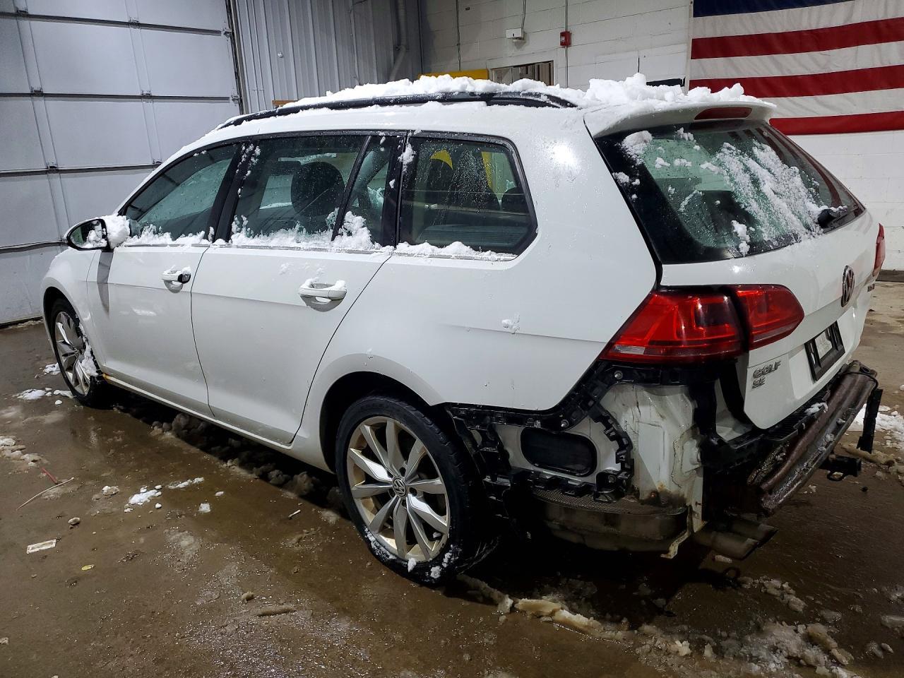 2016 Volkswagen Golf Sportwagen S - Image 2