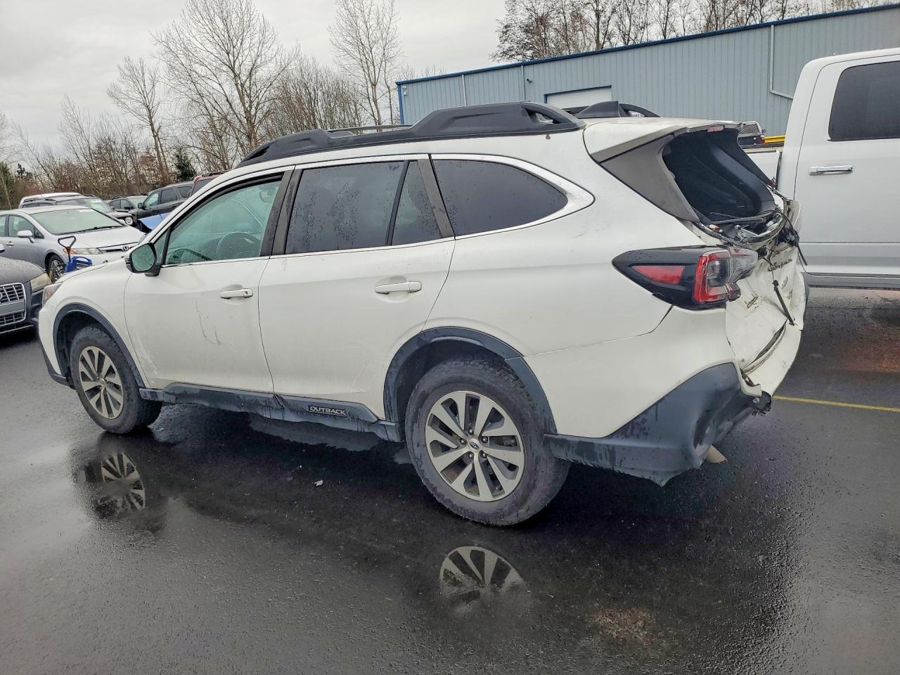 2022 Subaru Outback Premium - Image 2