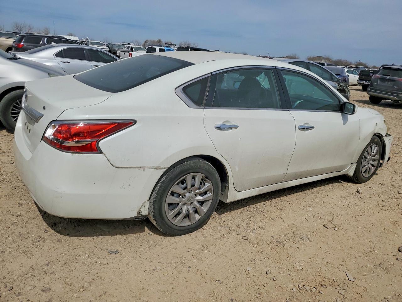 2015 Nissan Altima 2.5 S - Фото 3