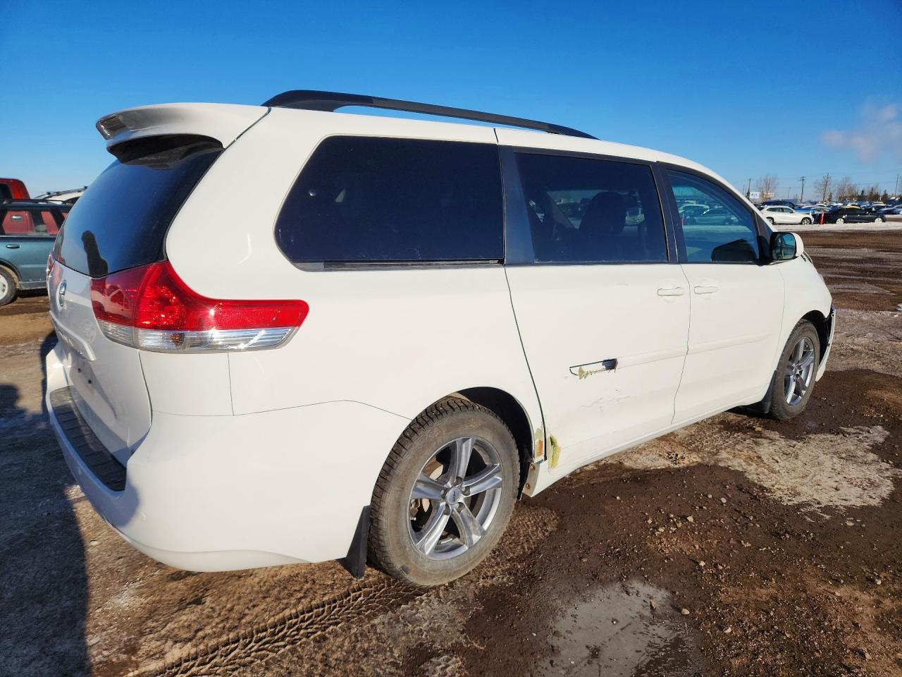 2014 Toyota Sienna Xle - Image 3