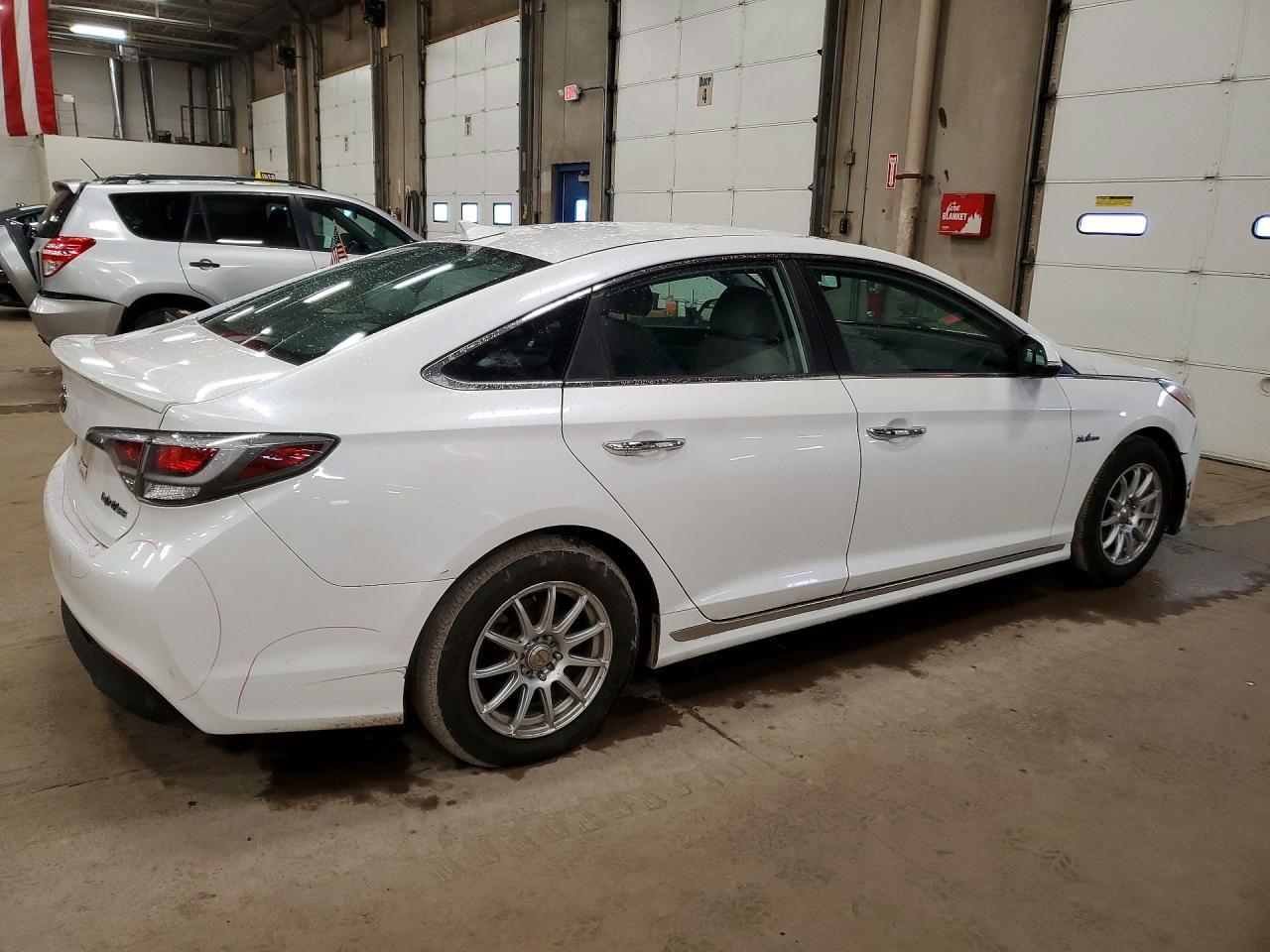 2016 Hyundai Sonata Hybrid - Image 3