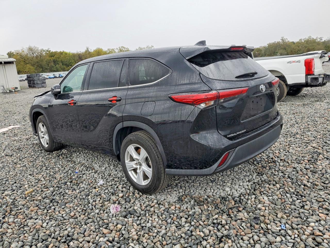 2021 Toyota Highlander Le - Image 2