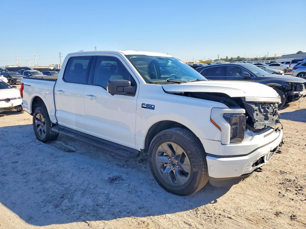 2025 Ford F150 Lightning Xlt - Фото 4
