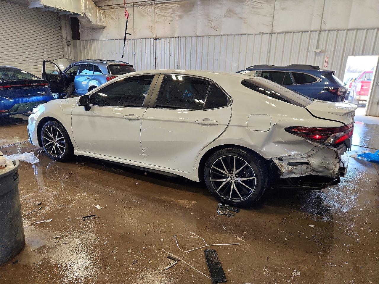 2022 Toyota Camry Se - Image 2