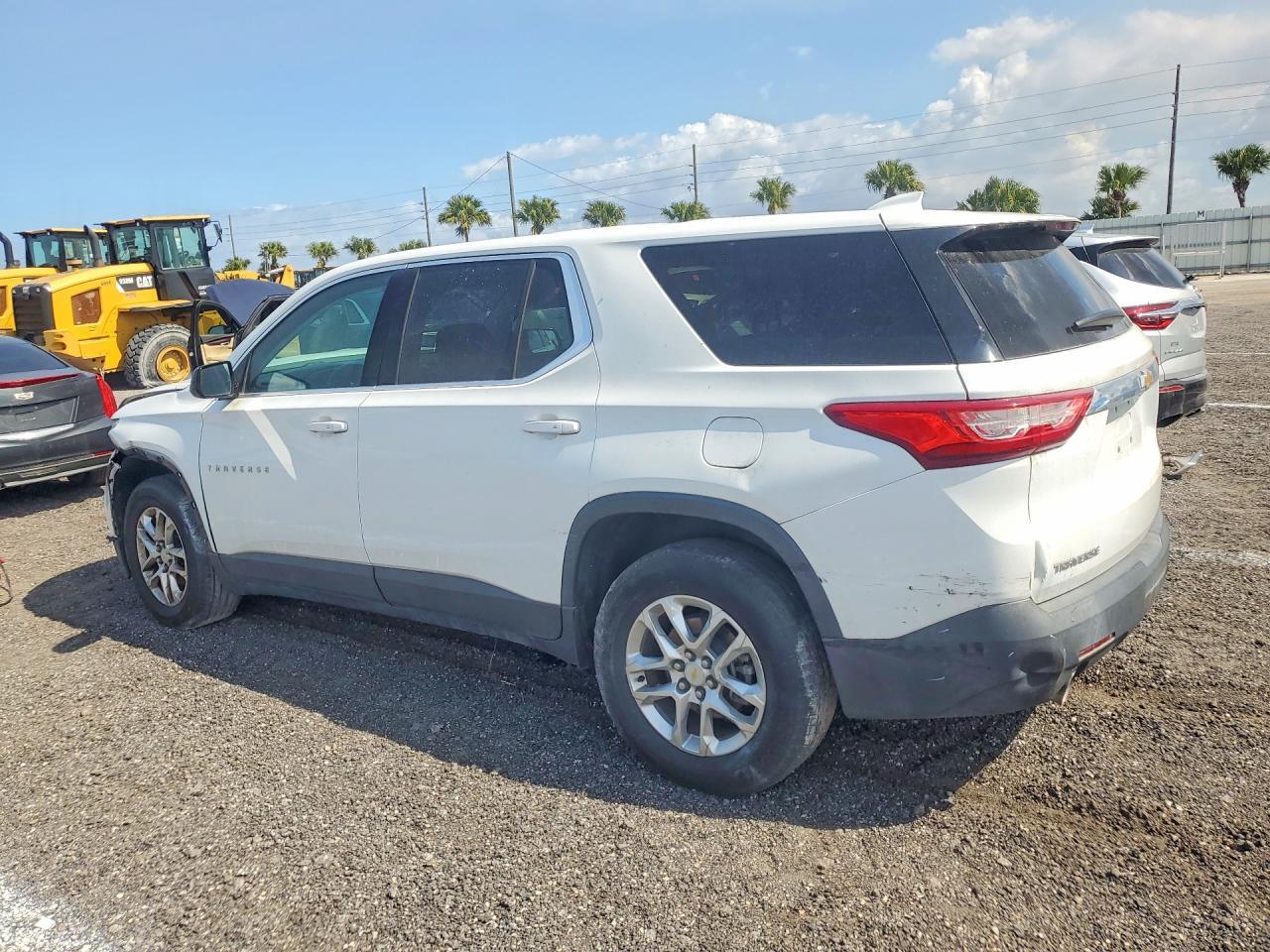 2018 Chevrolet Traverse Ls - Фото 2