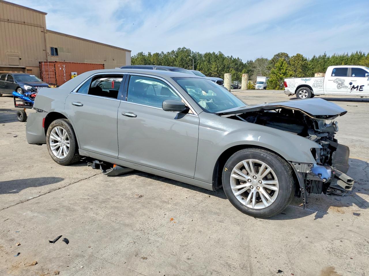 2017 Chrysler 300 Limited - Фото 4