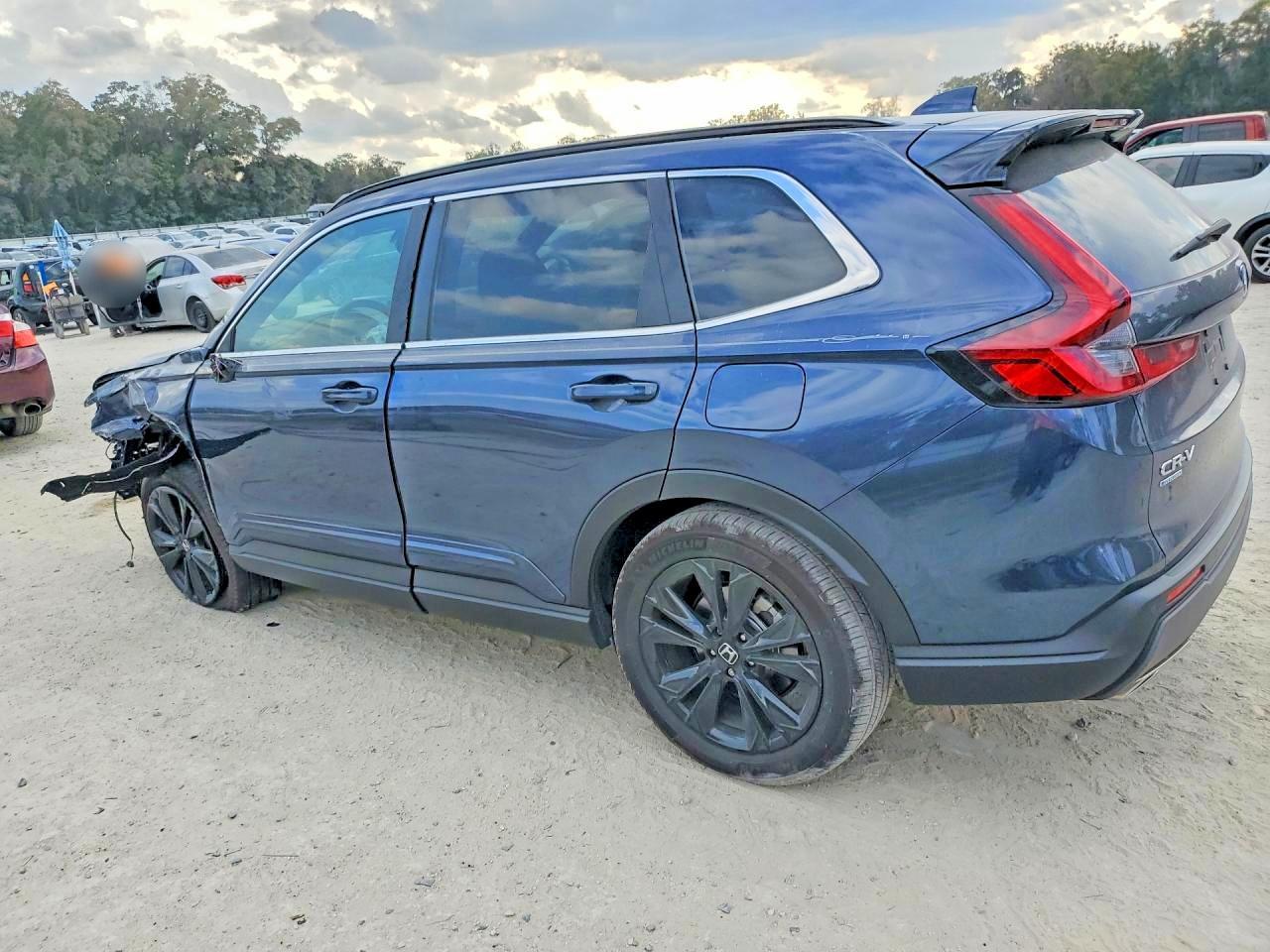 2025 Honda Cr-V Sport Touring - Image 2