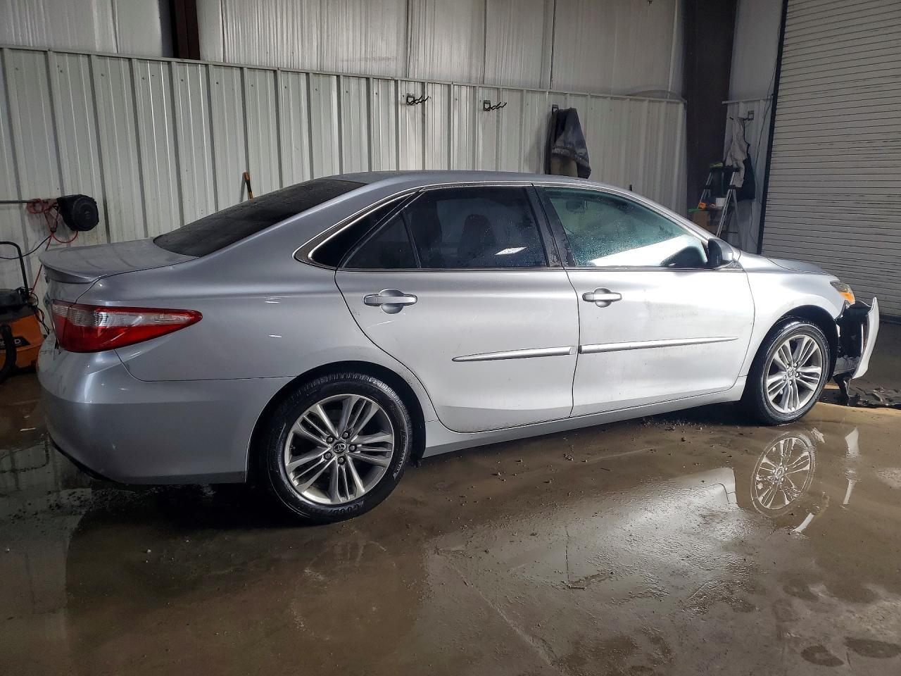 2015 Toyota Camry Se - Image 3