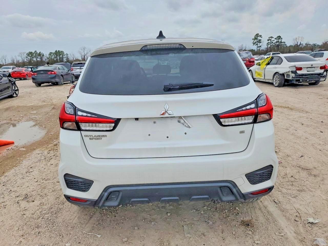 2020 Mitsubishi Outlander Sport Es - Image 6