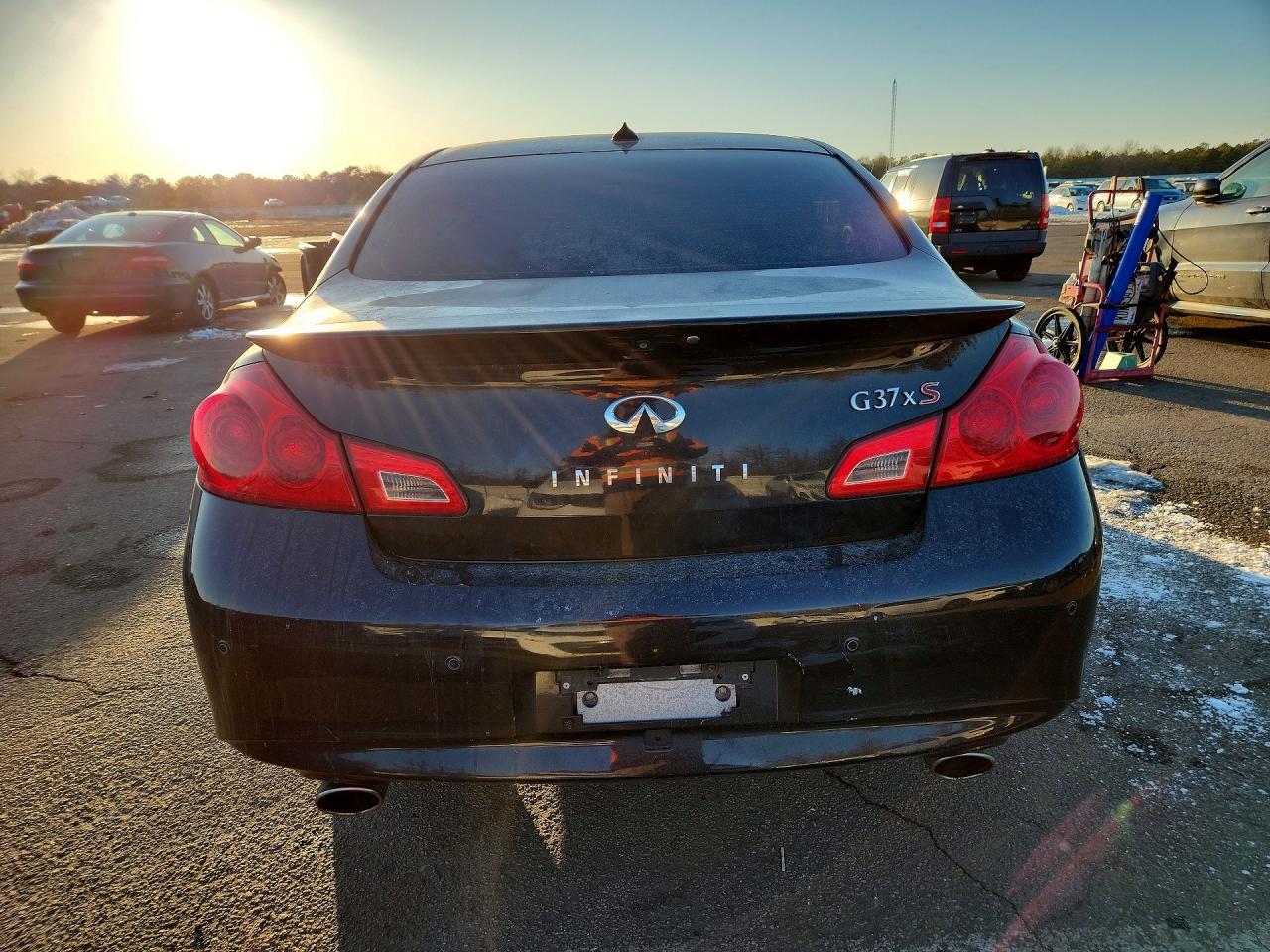2011 Infiniti G37 - Image 6