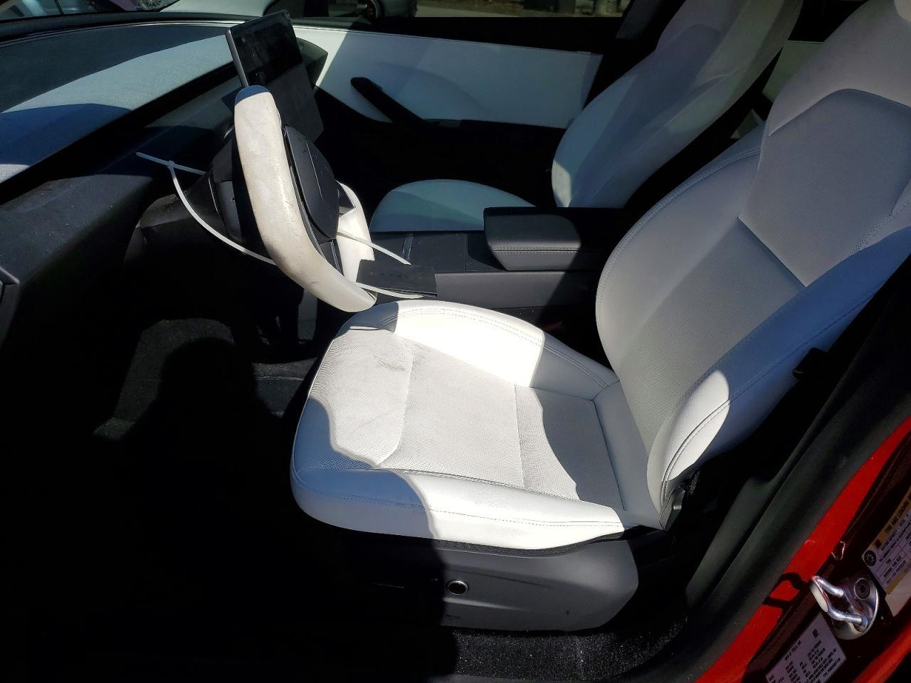 2025 Tesla Model 3 - Фото 7