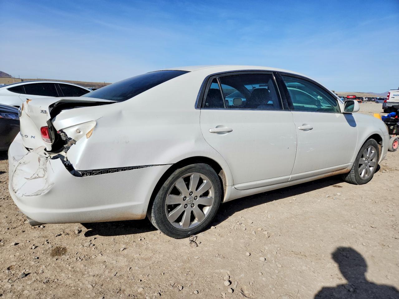 2005 Toyota Avalon Xls - Image 3