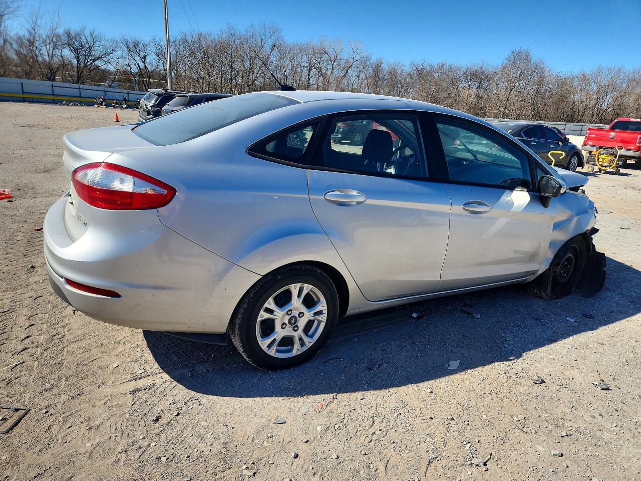 2016 Ford Fiesta Se - Фото 3