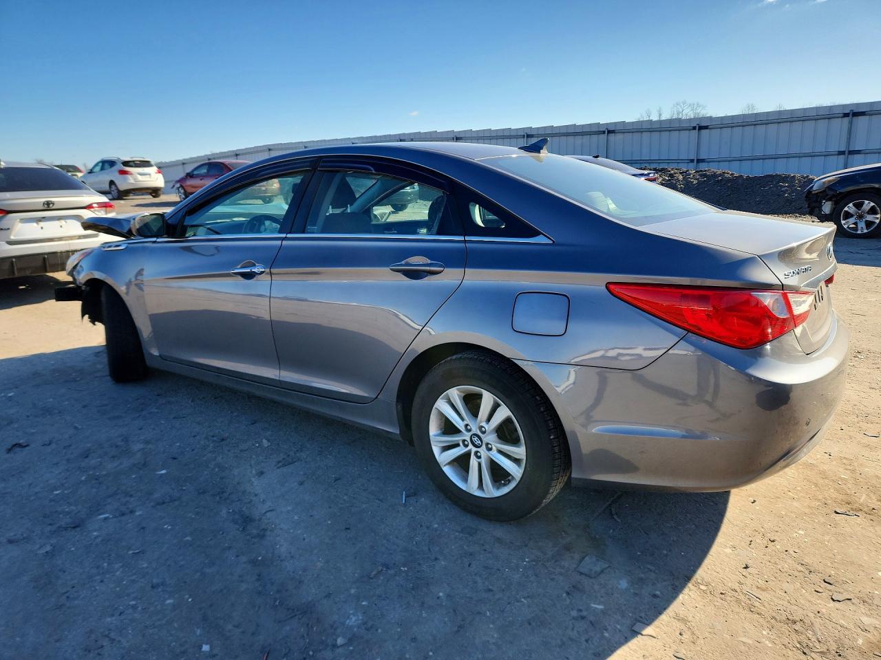 2011 Hyundai Sonata Gls - Image 2