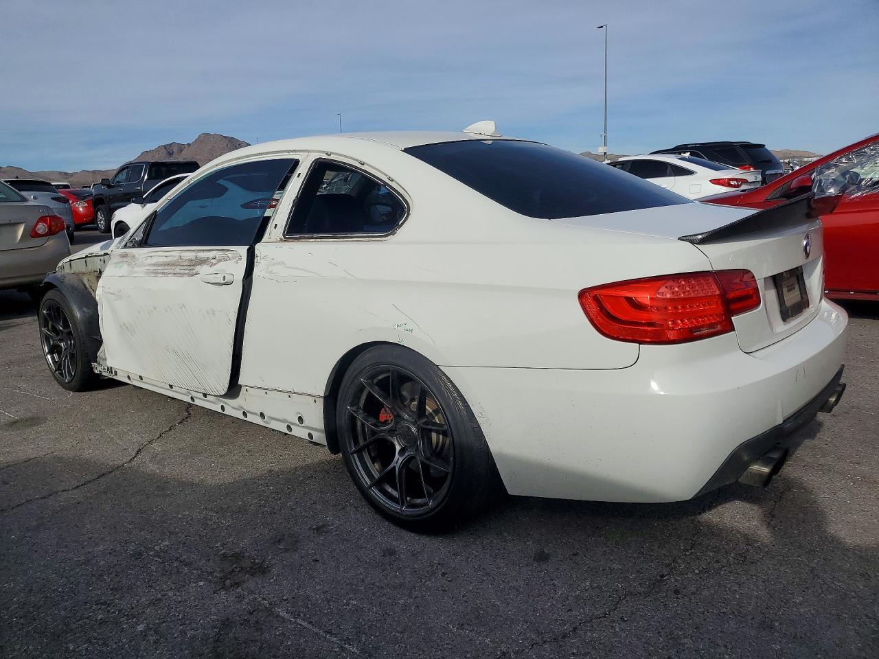 2011 BMW 335 I - Фото 2