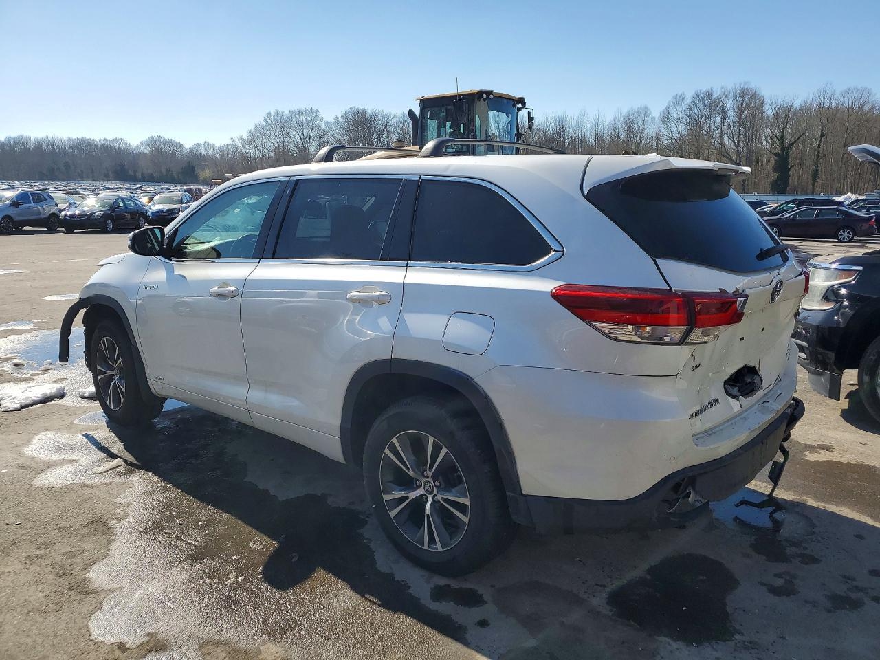 2017 Toyota Highlander - Image 2