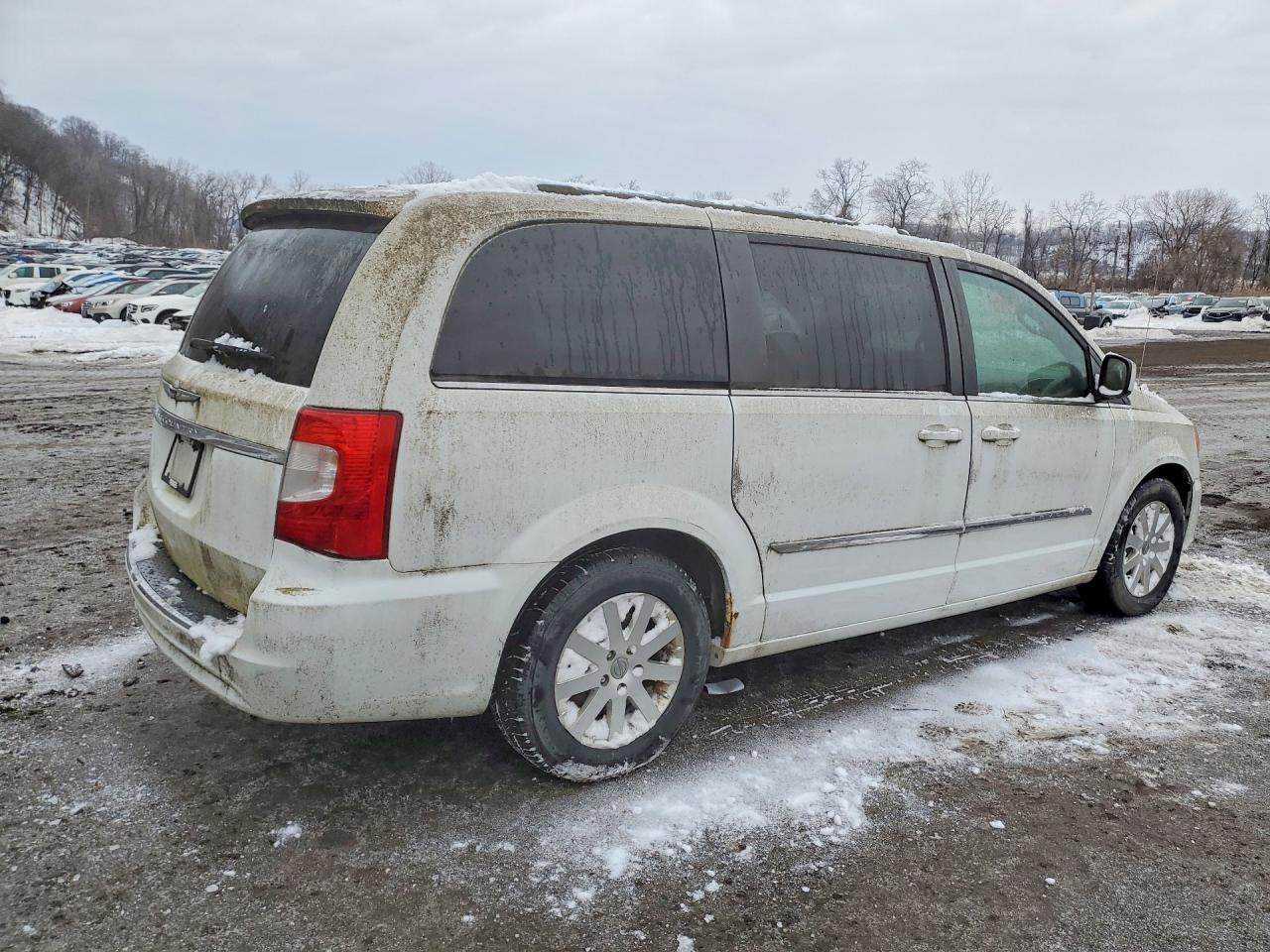 2015 Chrysler Town And C - Фото 3