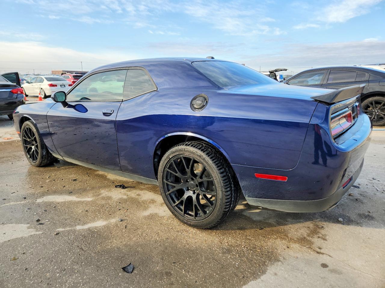 2016 Dodge Challenger Sxt - Image 2