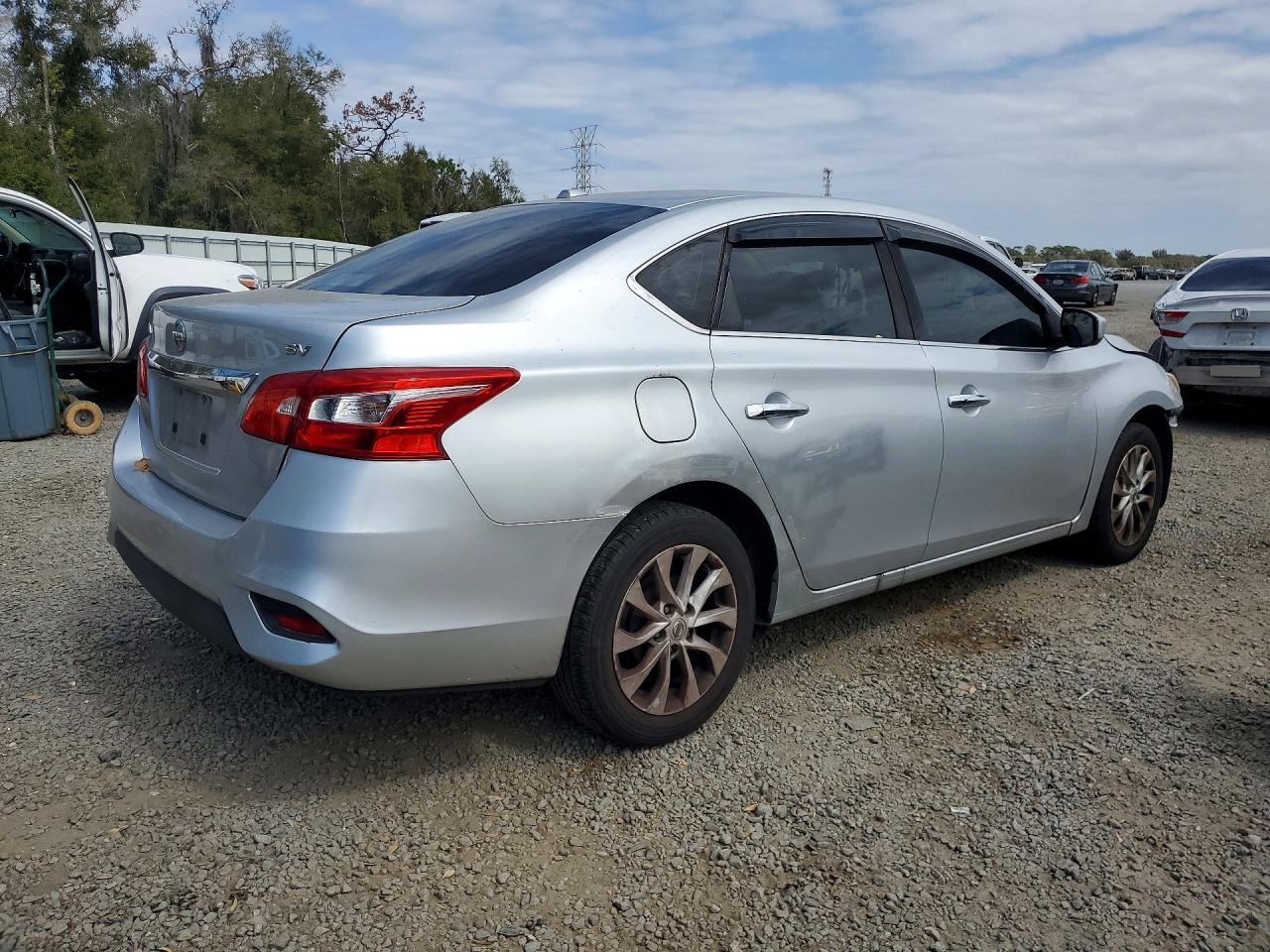 2018 Nissan Sentra Sv - Фото 3