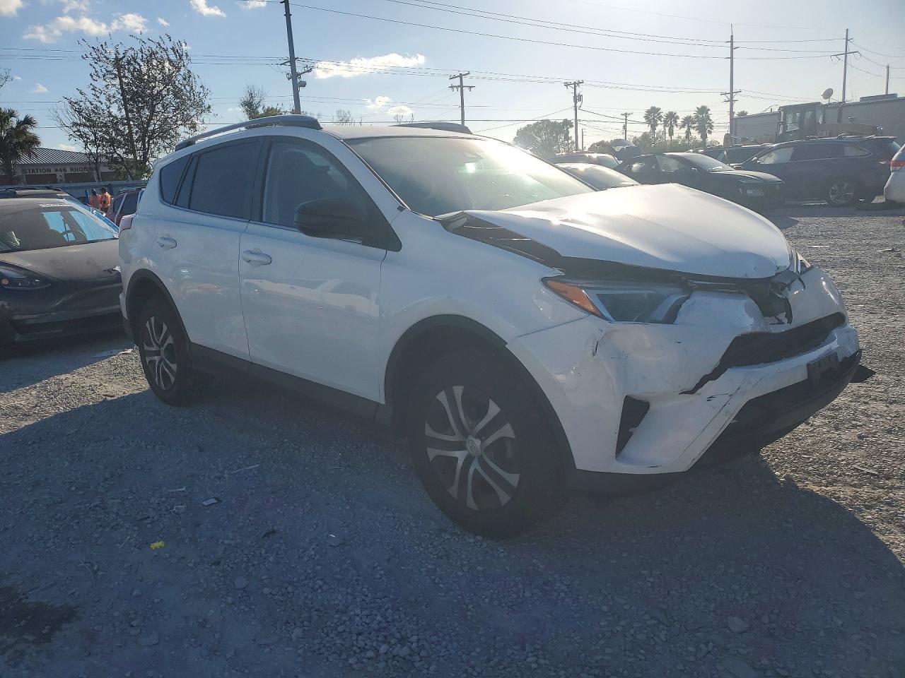 2018 Toyota Rav4 Le - Image 4
