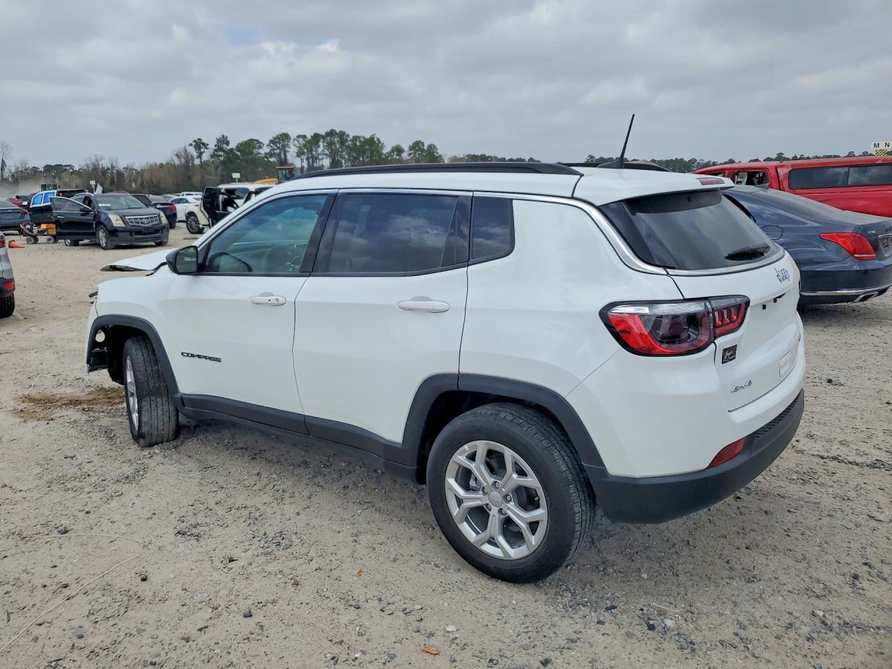 2024 Jeep Compass Latitude - Image 2