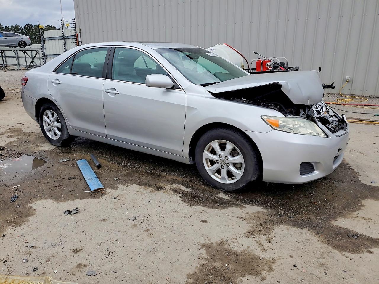2010 Toyota Camry Le - Image 4