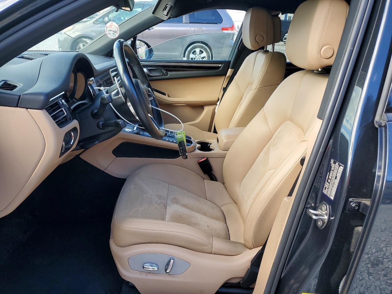 2020 Porsche Macan - Image 7