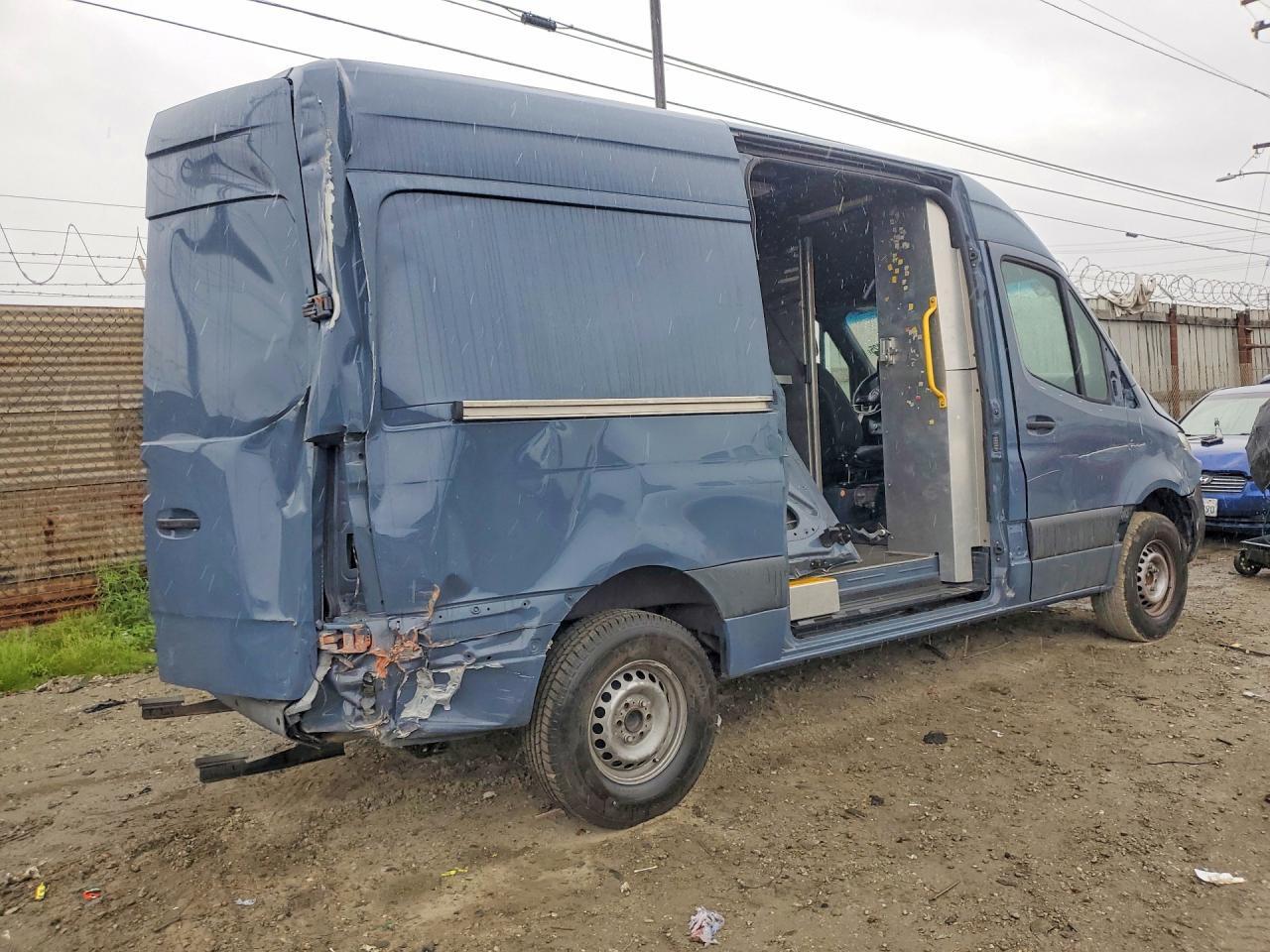 2019 Mercedes Benz Sprinter 2500 Delivery Van - Фото 3