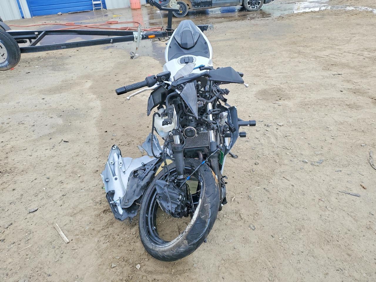 2024 Kawasaki Ex500 - Image 2