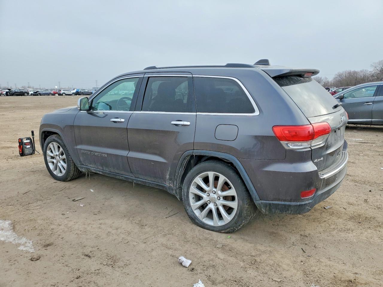 2017 Jeep Grand Cherokee - Image 2