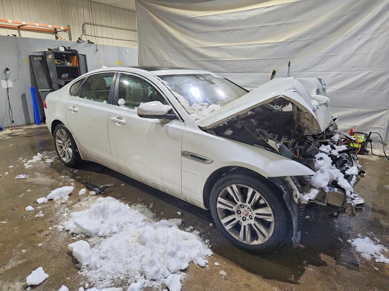2017 Jaguar Xf - Фото 4