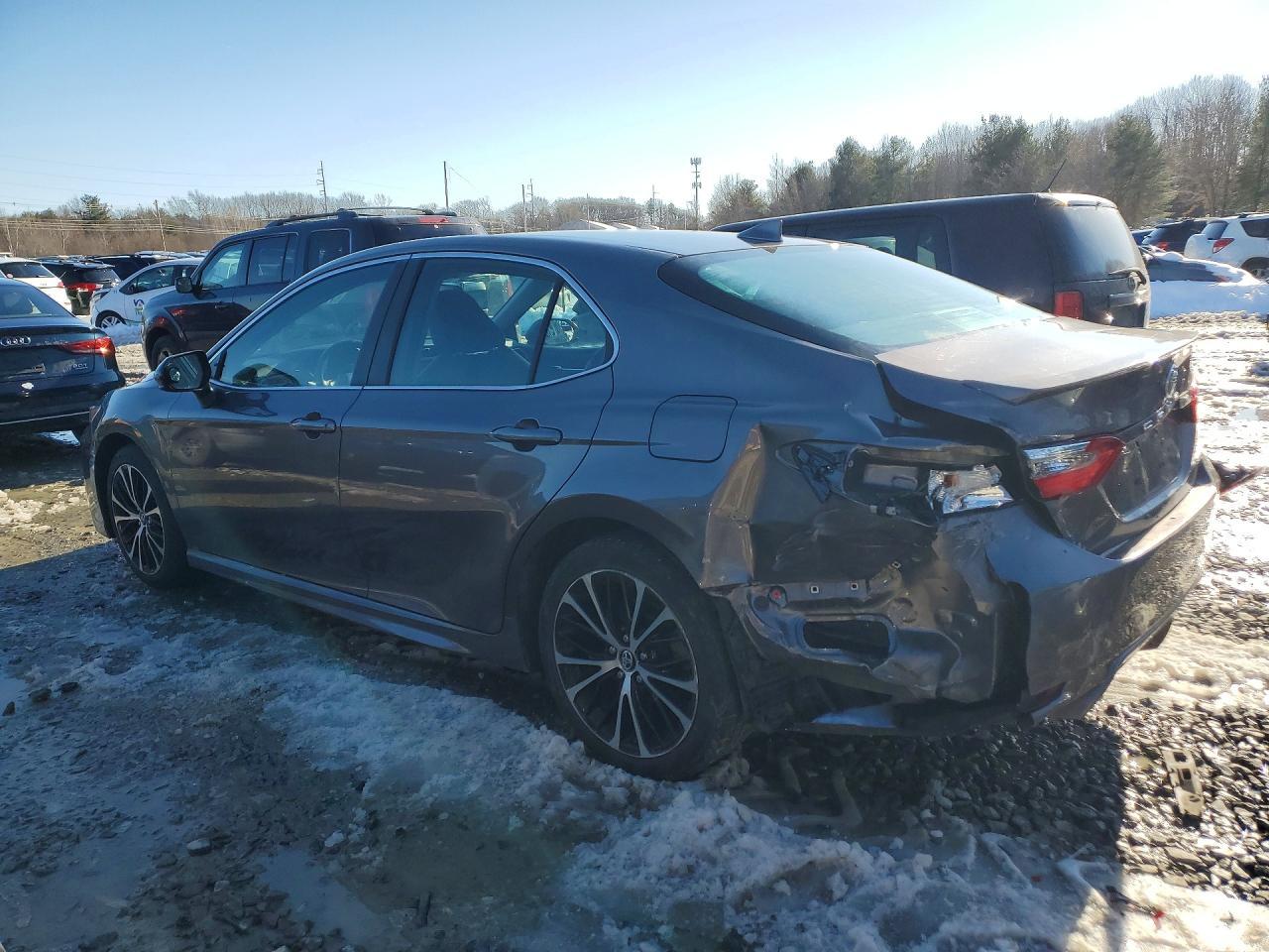2019 Toyota Camry L - Фото 2