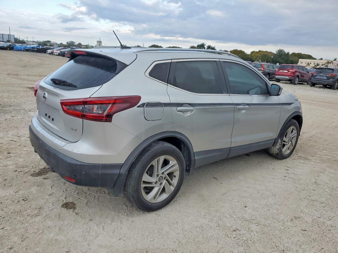 2021 Nissan Rogue Sport Sv - Фото 3