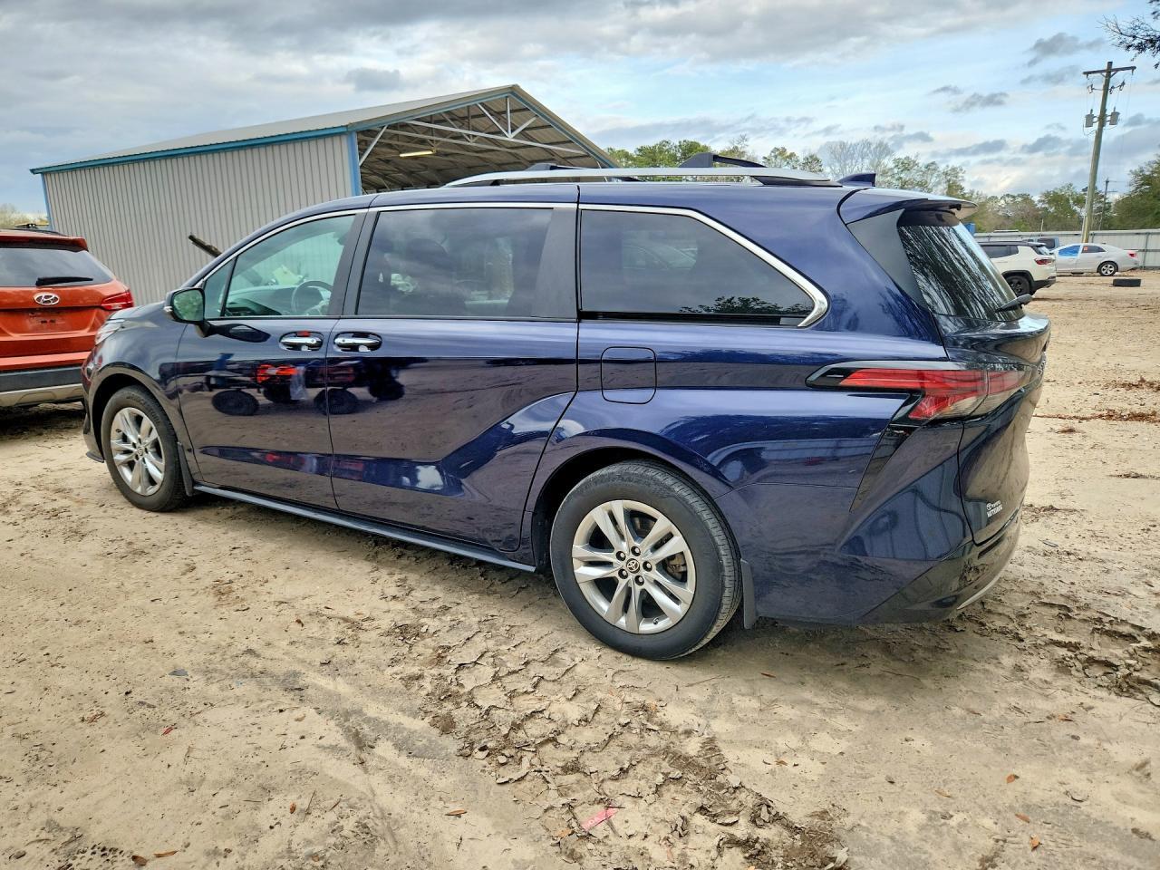 2024 Toyota Sienna Limited 7-Passenger - Фото 2