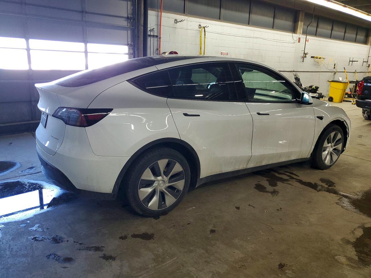 2023 Tesla Model Y - Фото 3
