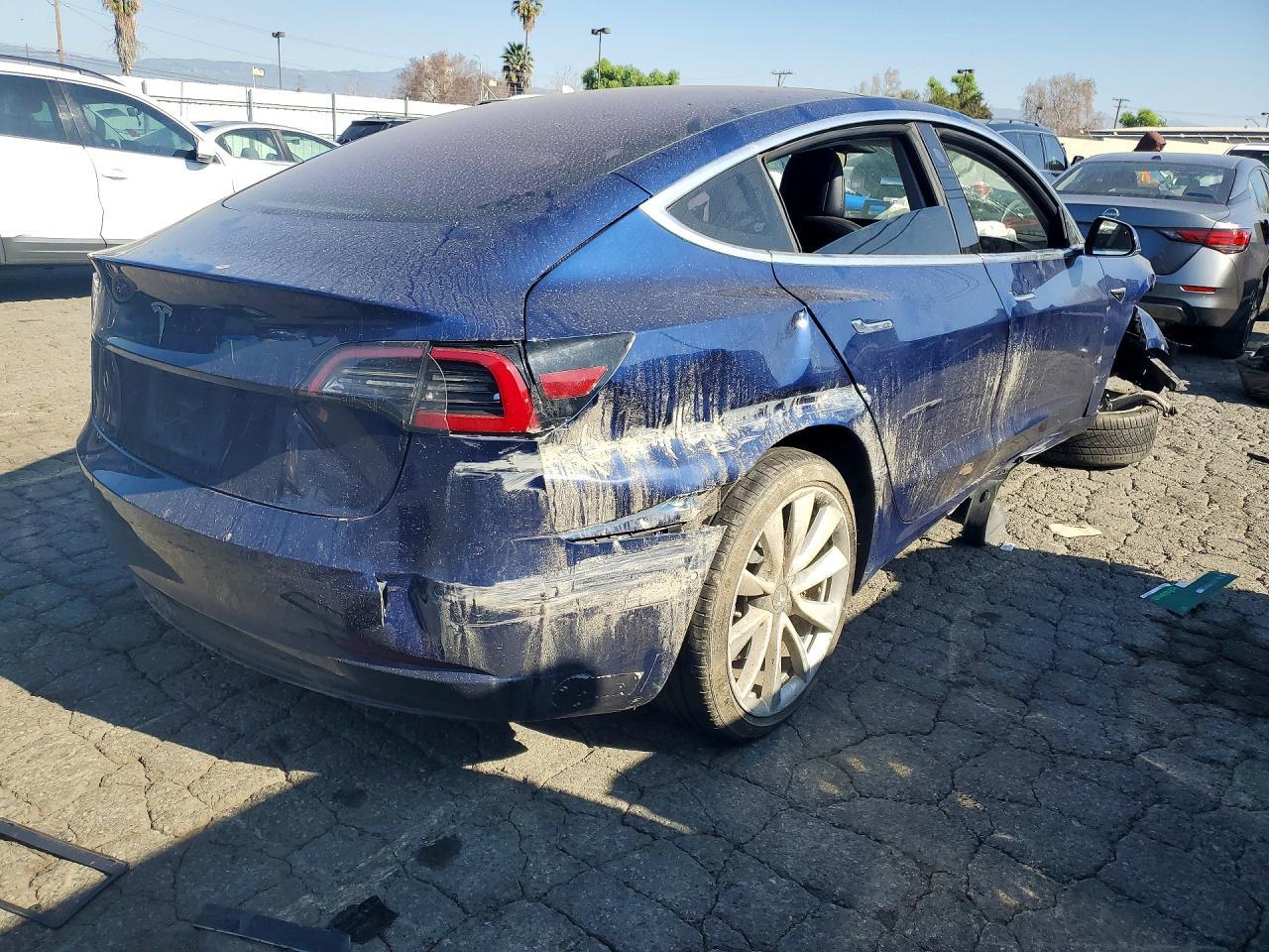 2018 Tesla Model 3 - Фото 3
