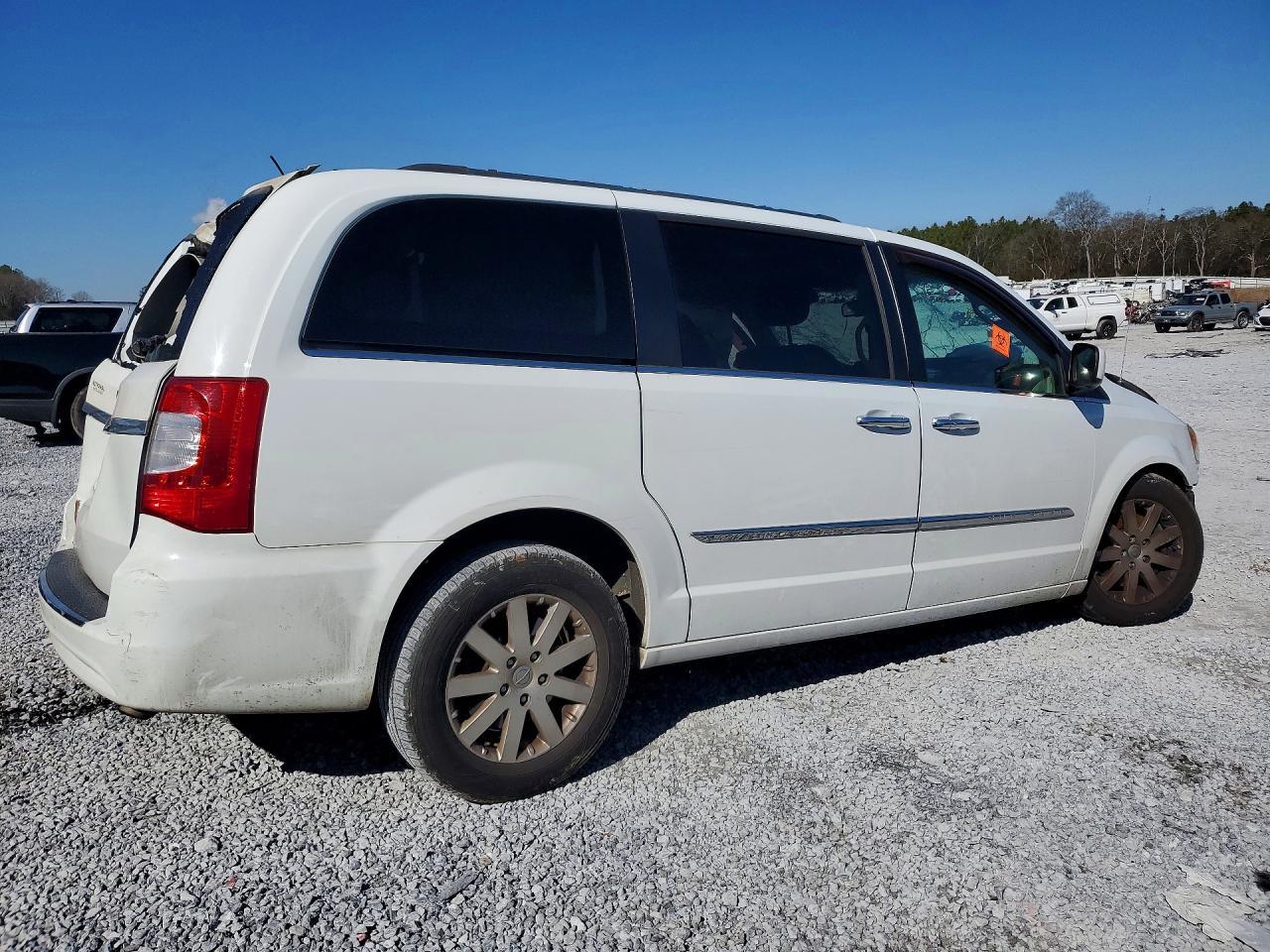 2016 Chrysler Town & Cou - Фото 3