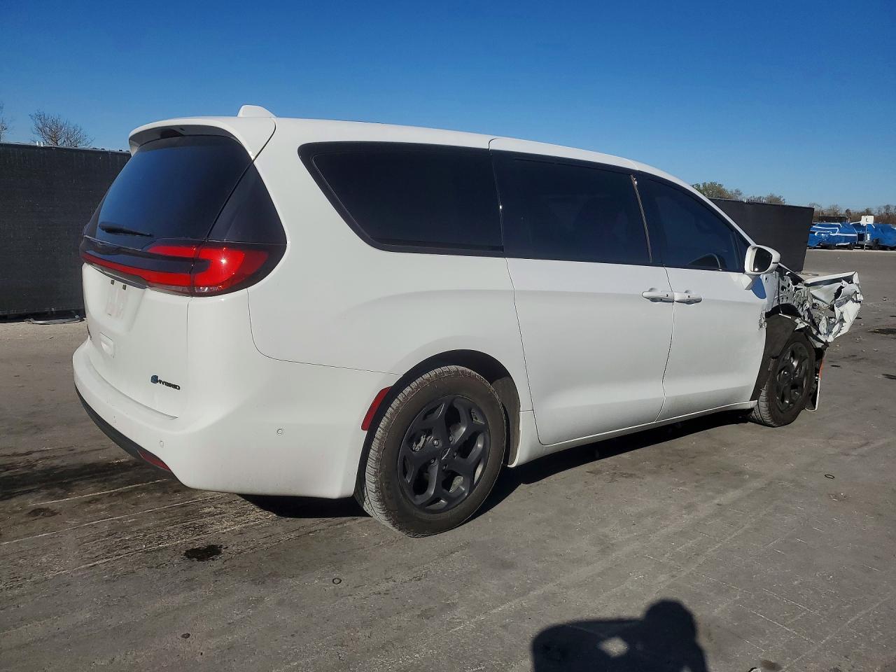 2022 Chrysler Pacifica Hybrid Limited - Фото 3