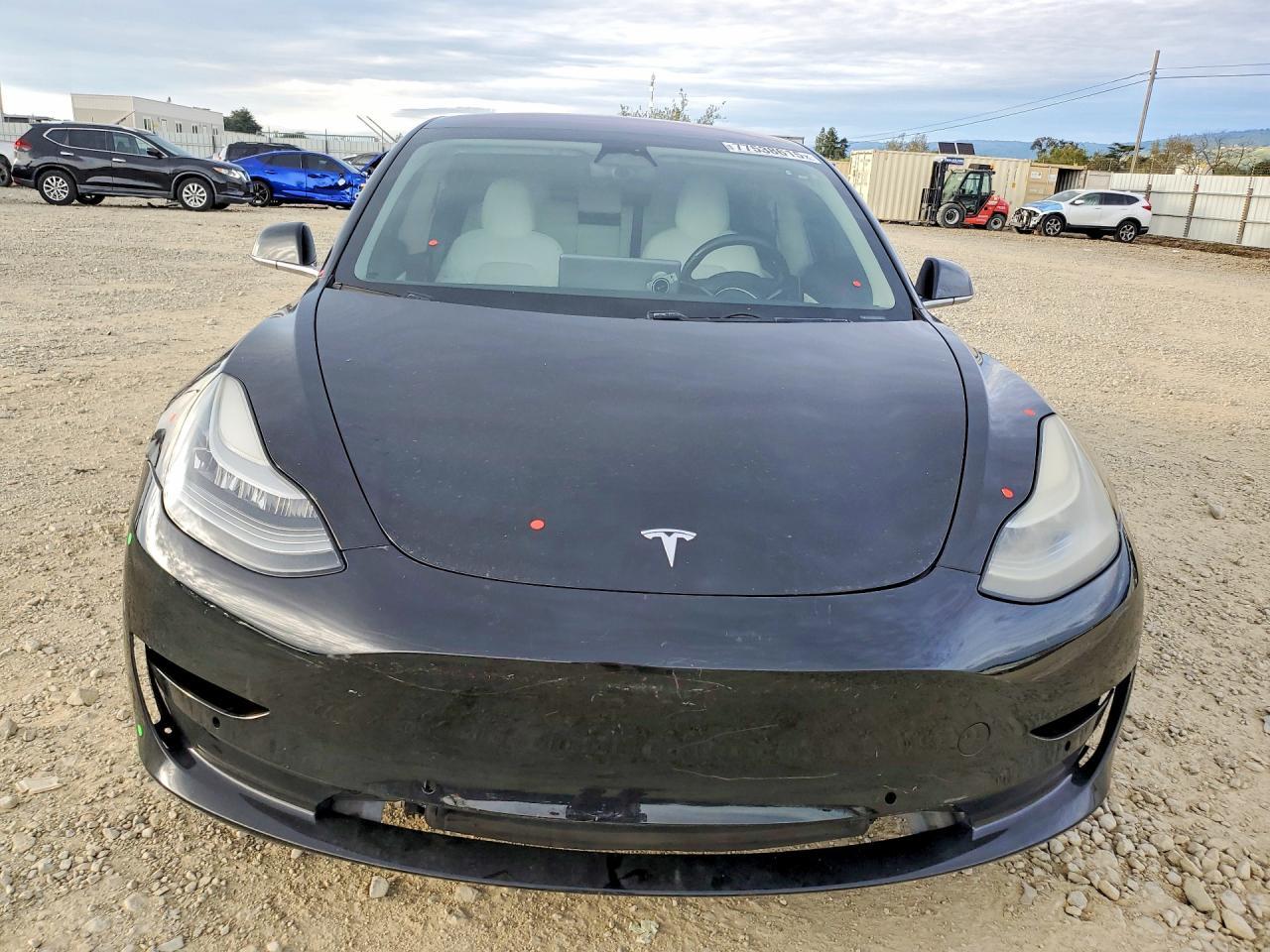 2018 Tesla Model 3 - Фото 5
