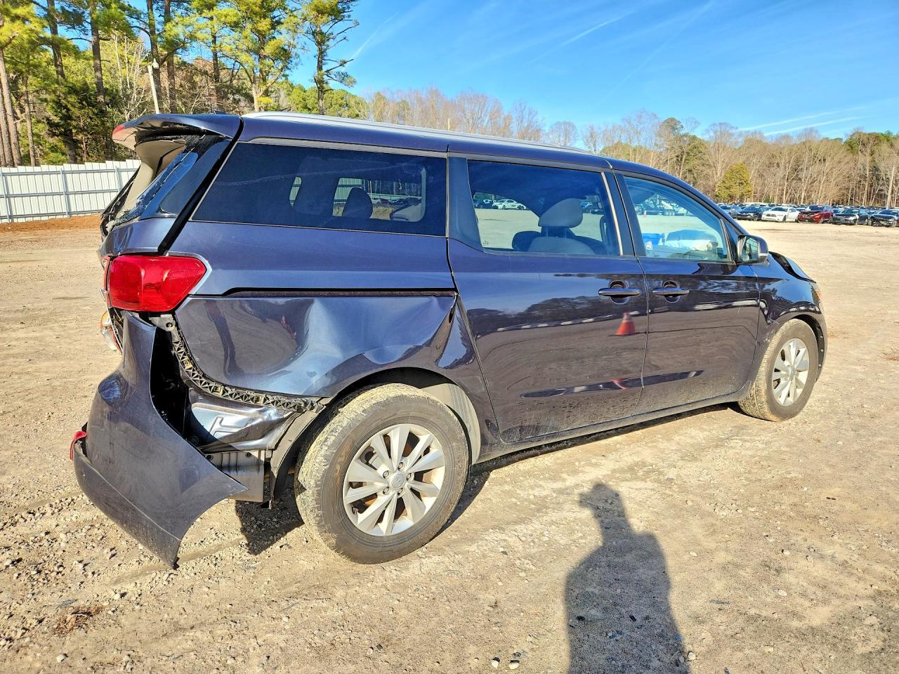 2016 Kia Sedona Lx - Фото 3