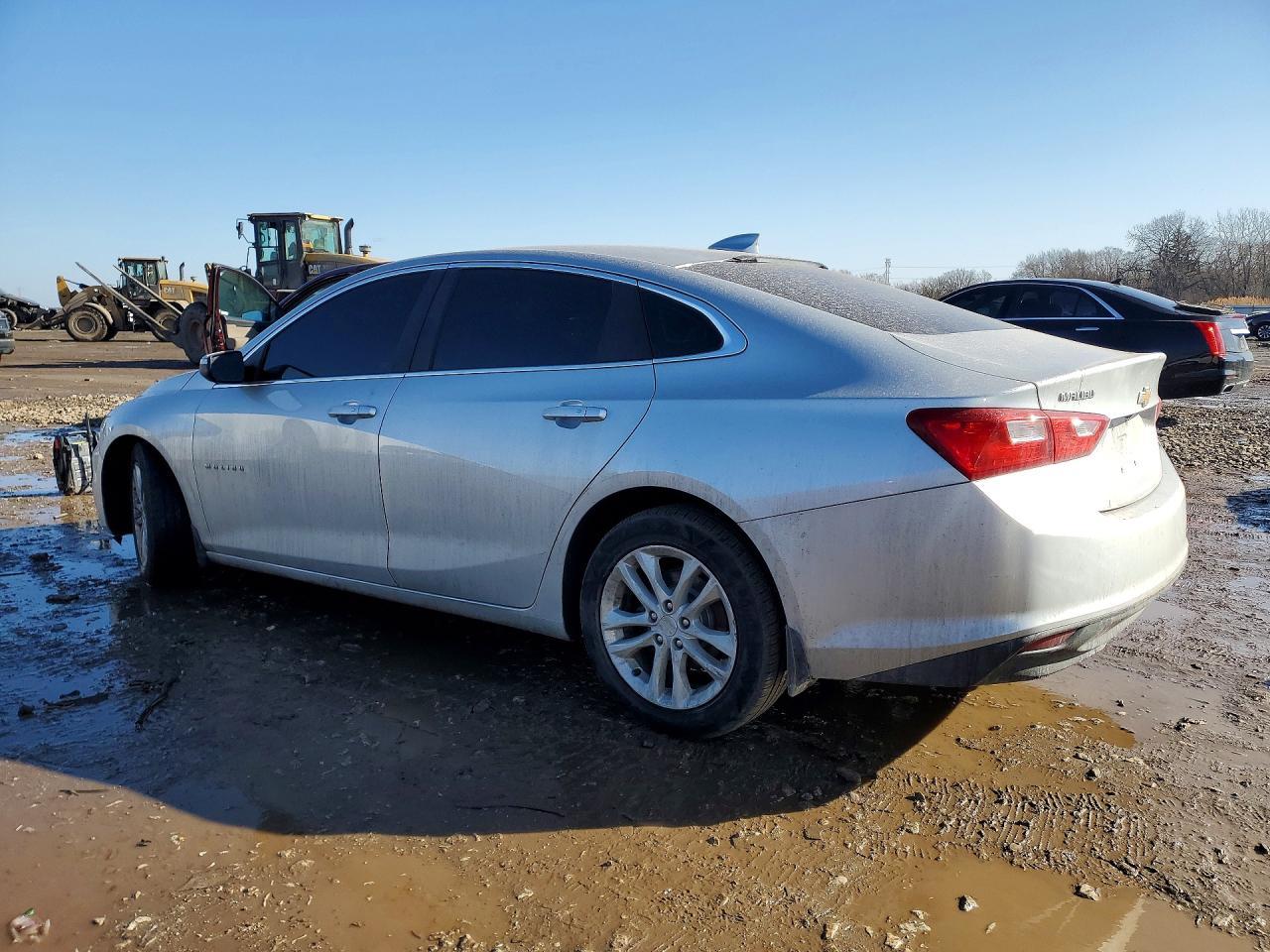 2017 Chevrolet Malibu Lt - Image 2